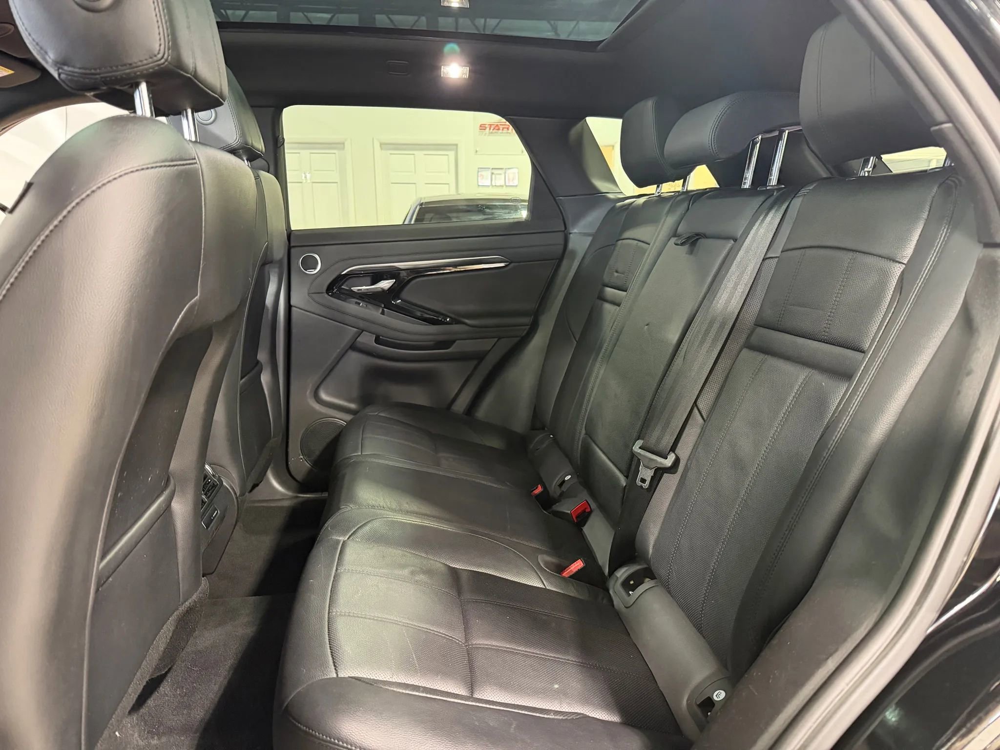 Used 2021 Land Rover Range Rover Evoque SE AWD/4WD image 26