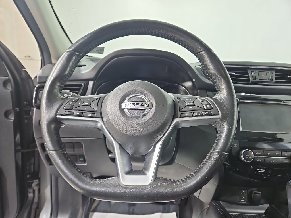 Used 2018 Nissan Rogue Sport SL FWD image 15