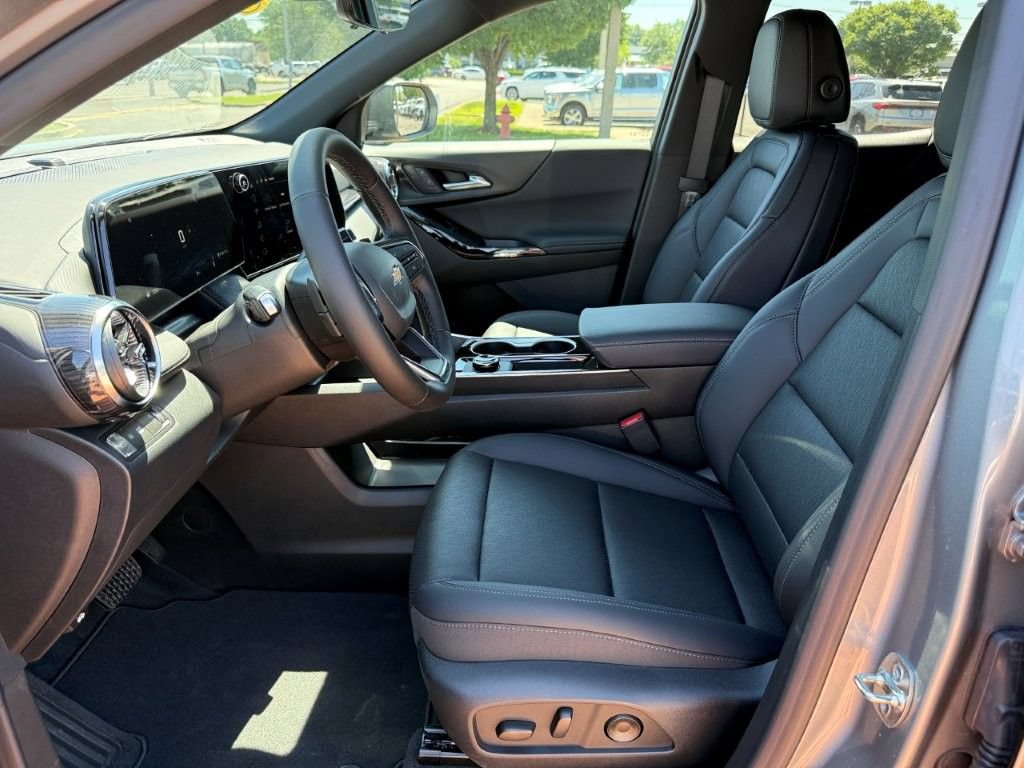 New 2026 Chevrolet Equinox LT w/ Convenience Package II FWD image 10
