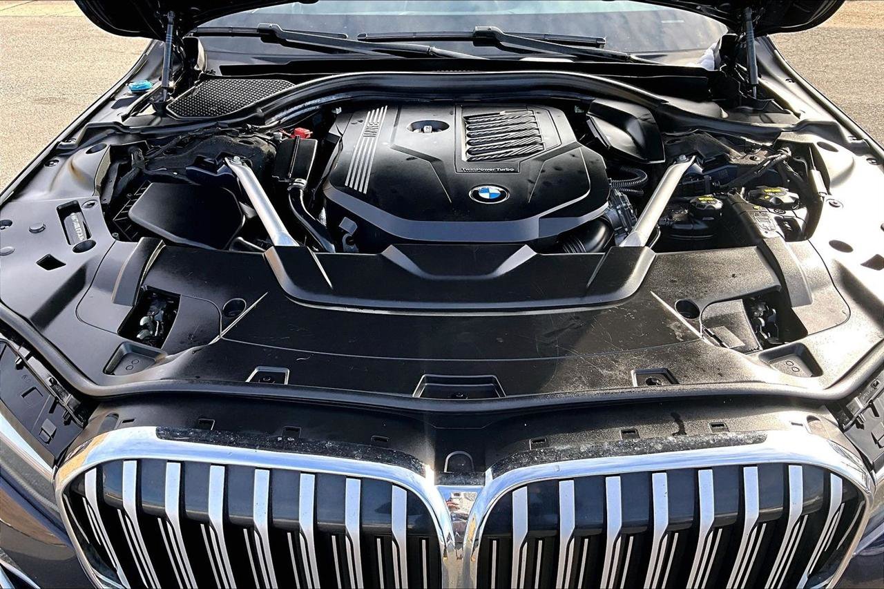Used 2020 BMW 740i xDrive image 30