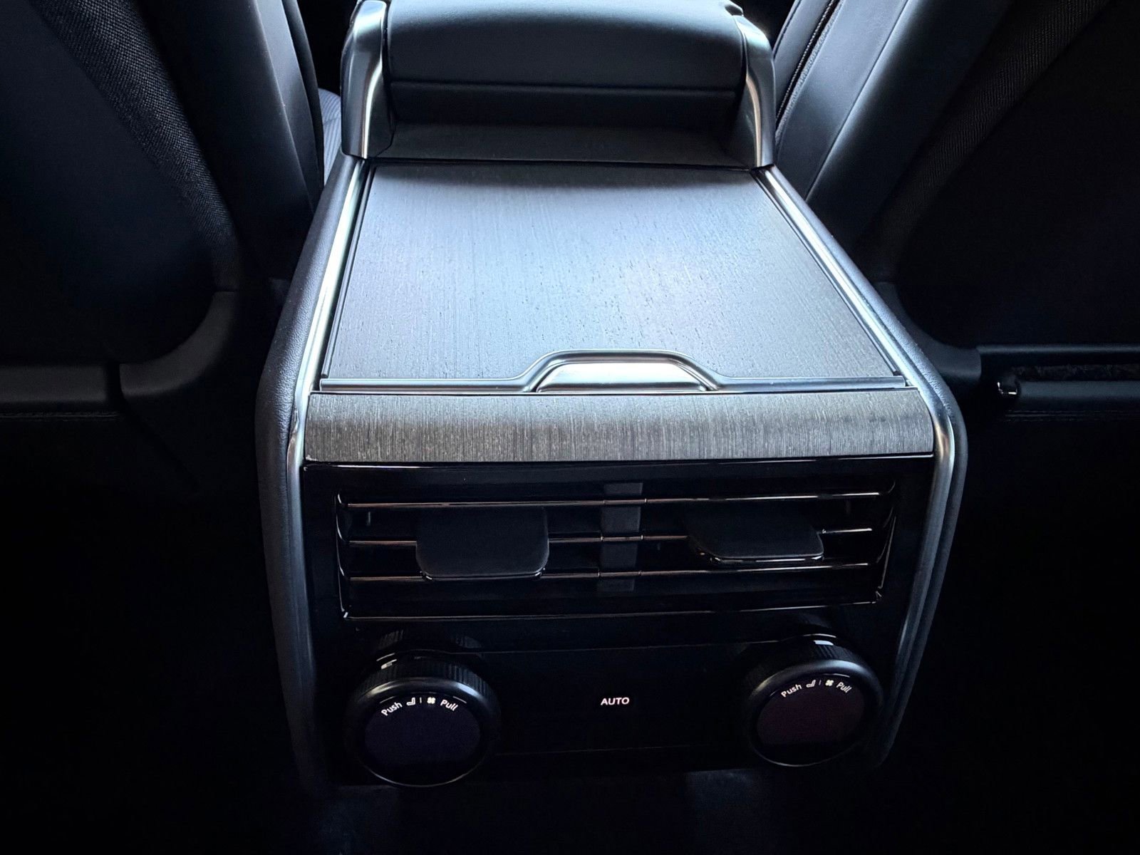 New 2026 Land Rover Range Rover SV image 27