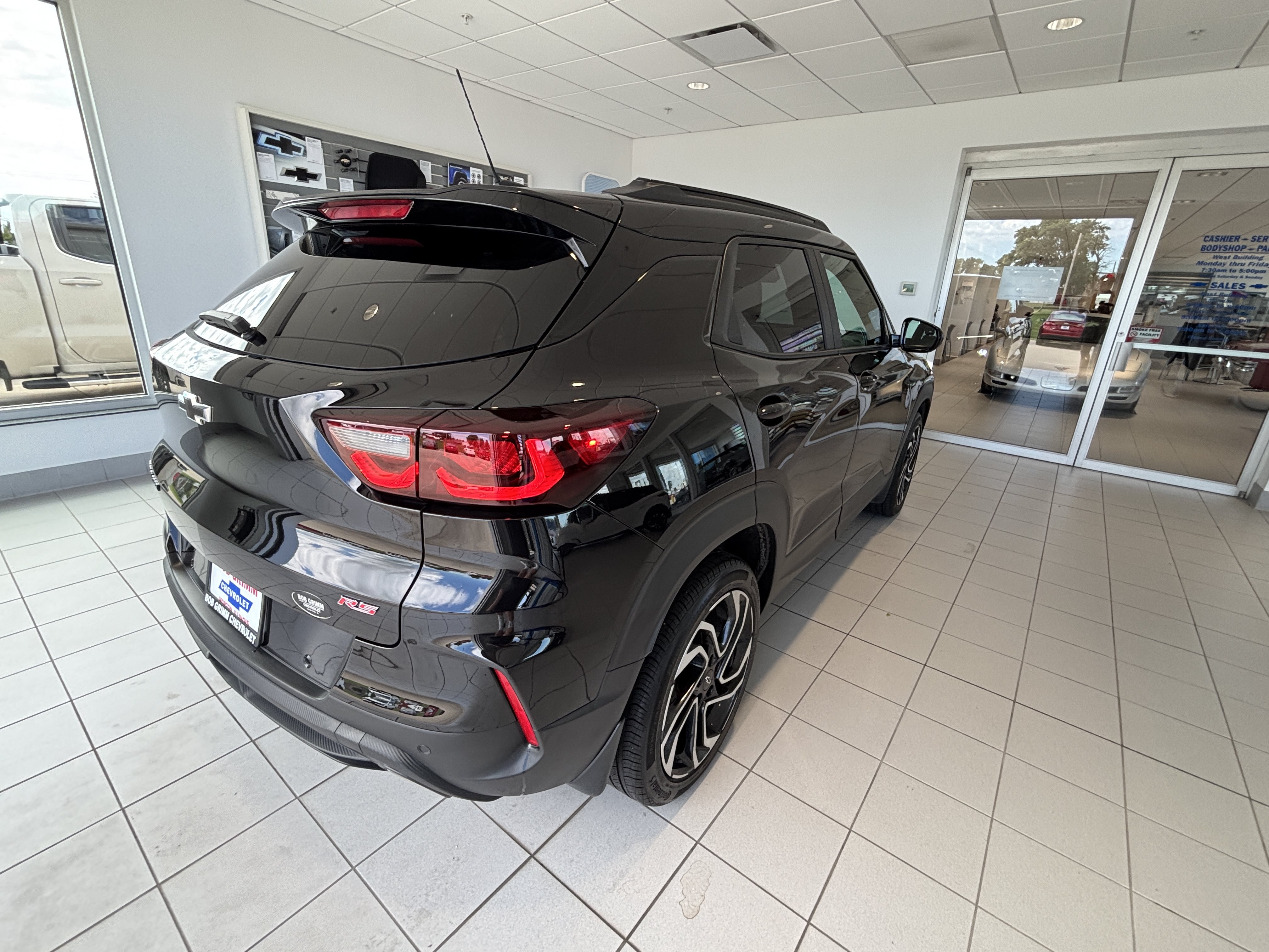 Used 2025 Chevrolet TrailBlazer RS w/ Convenience Package AWD/4WD image 7