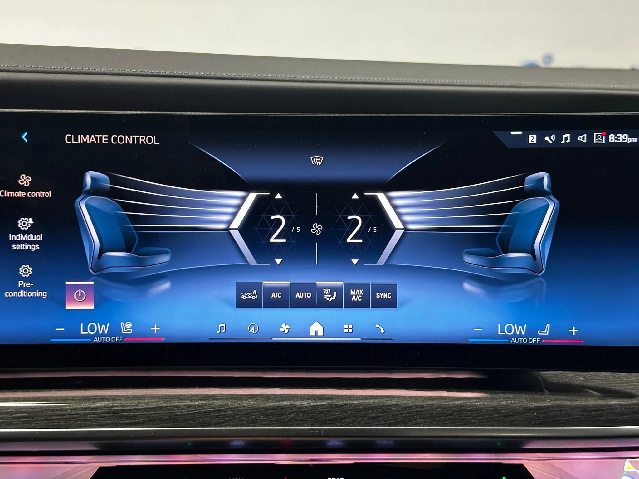 Used 2024 BMW i7 xDrive60 w/ Executive Package AWD/4WD image 42