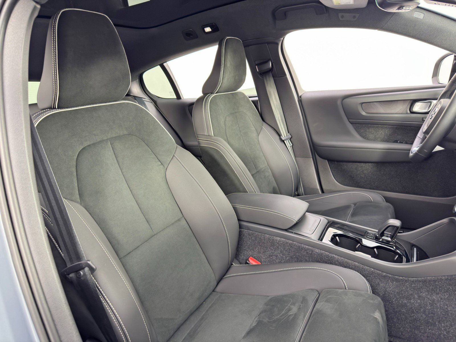 Used 2023 Volvo C40 P8 Recharge Ultimate image 34