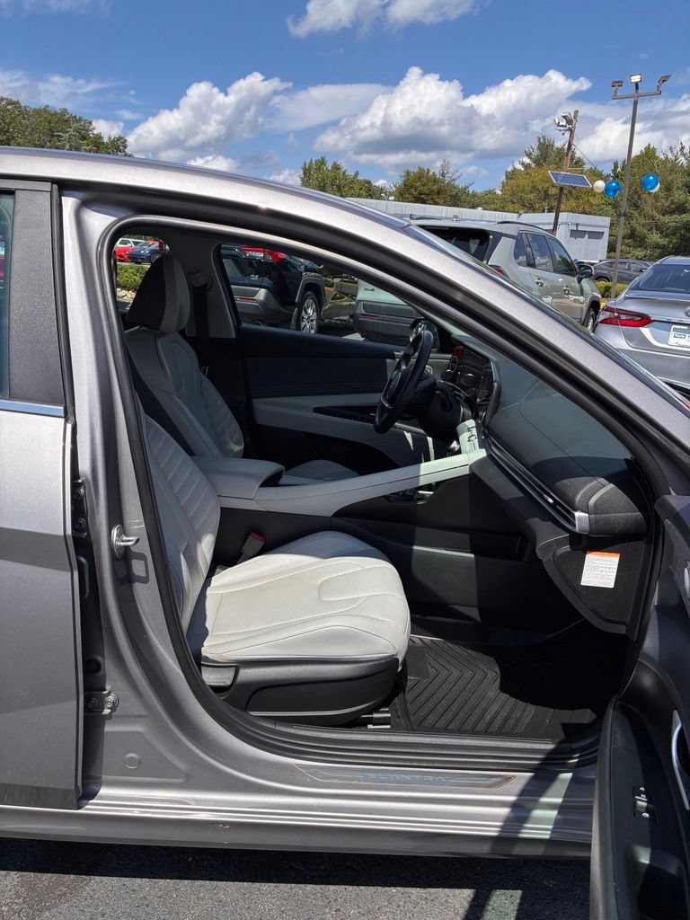 Certified 2024 Hyundai Elantra Limited FWD image 20