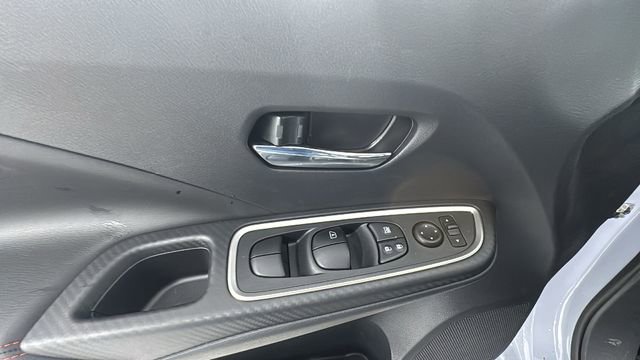 New 2025 Nissan Versa SR w/ Trunk Package image 17