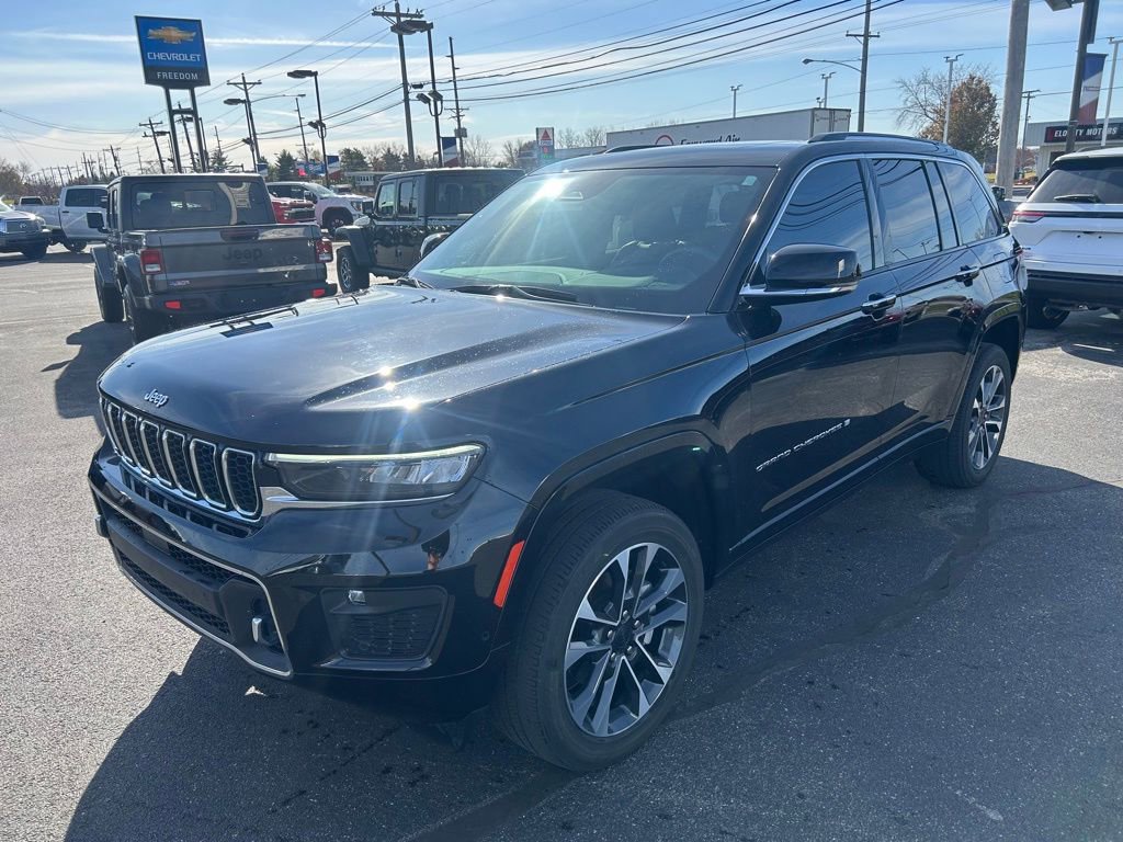 Used 2023 Jeep Grand Cherokee Overland image 3