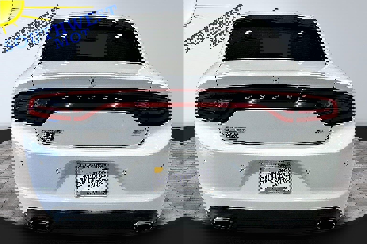 Used 2018 Dodge Charger SXT RWD image 5