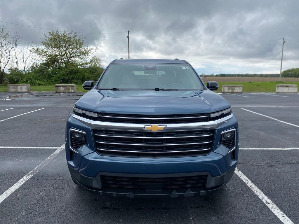 Used 2024 Chevrolet Traverse LT w/ LPO, Floor Liner Package FWD image 2