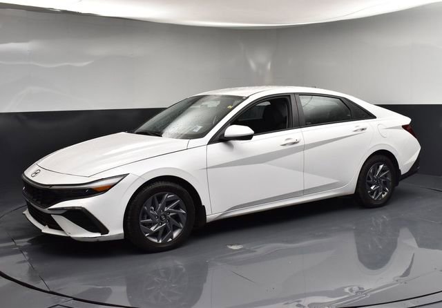 Used 2024 Hyundai Elantra SEL FWD image 4