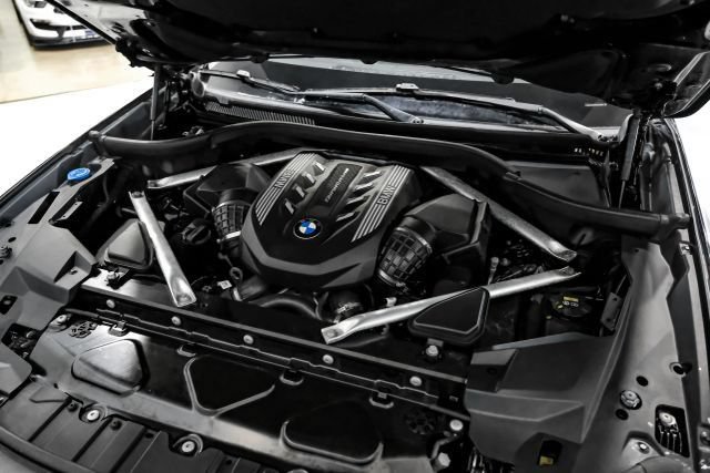 Used 2020 BMW X5 M50i AWD/4WD image 46