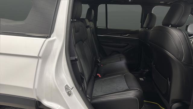 New 2026 Jeep Grand Cherokee Altitude AWD/4WD image 23