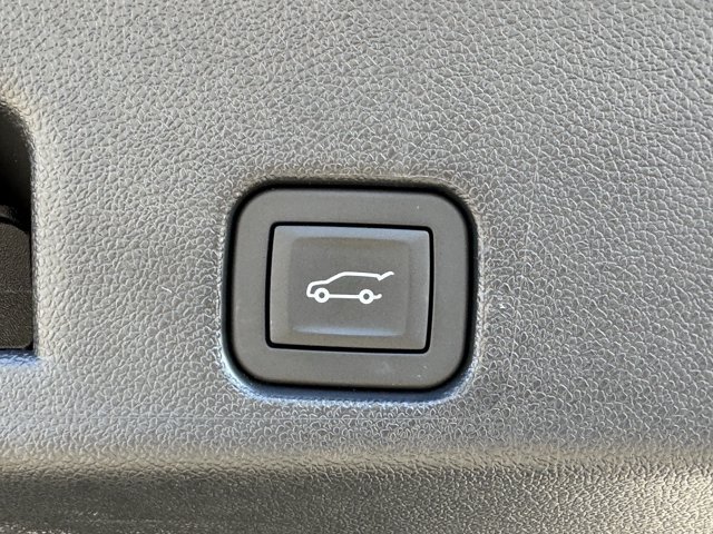 Used 2025 Chevrolet Traverse LT FWD image 32