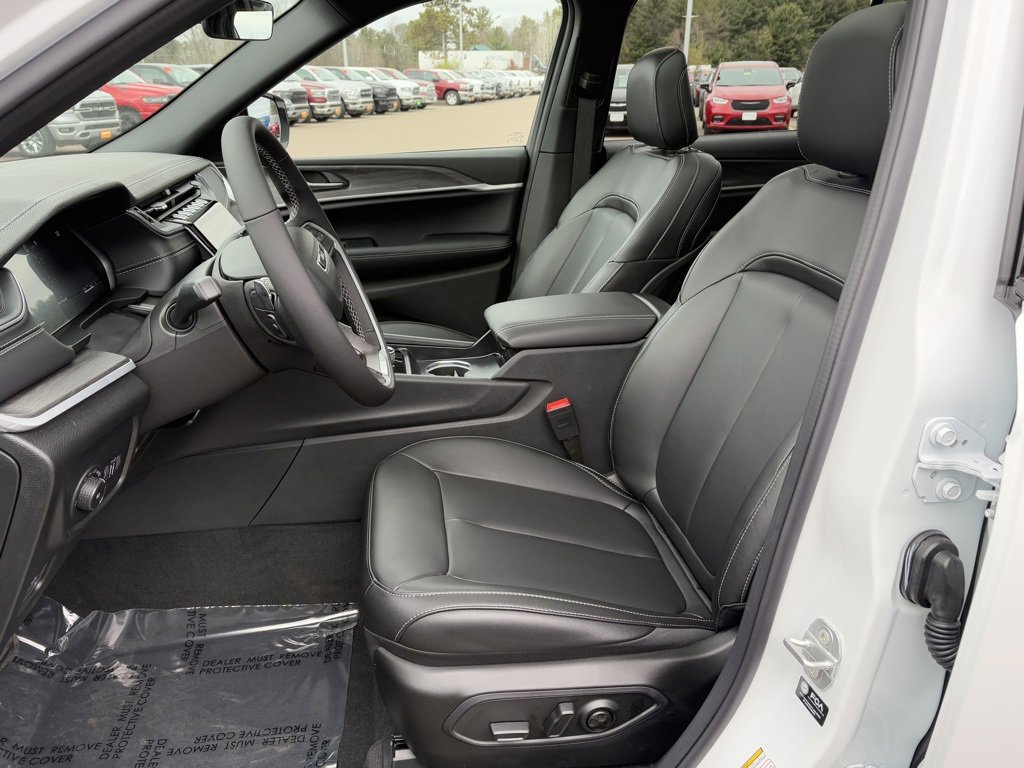 New 2025 Jeep Grand Cherokee L Limited image 10