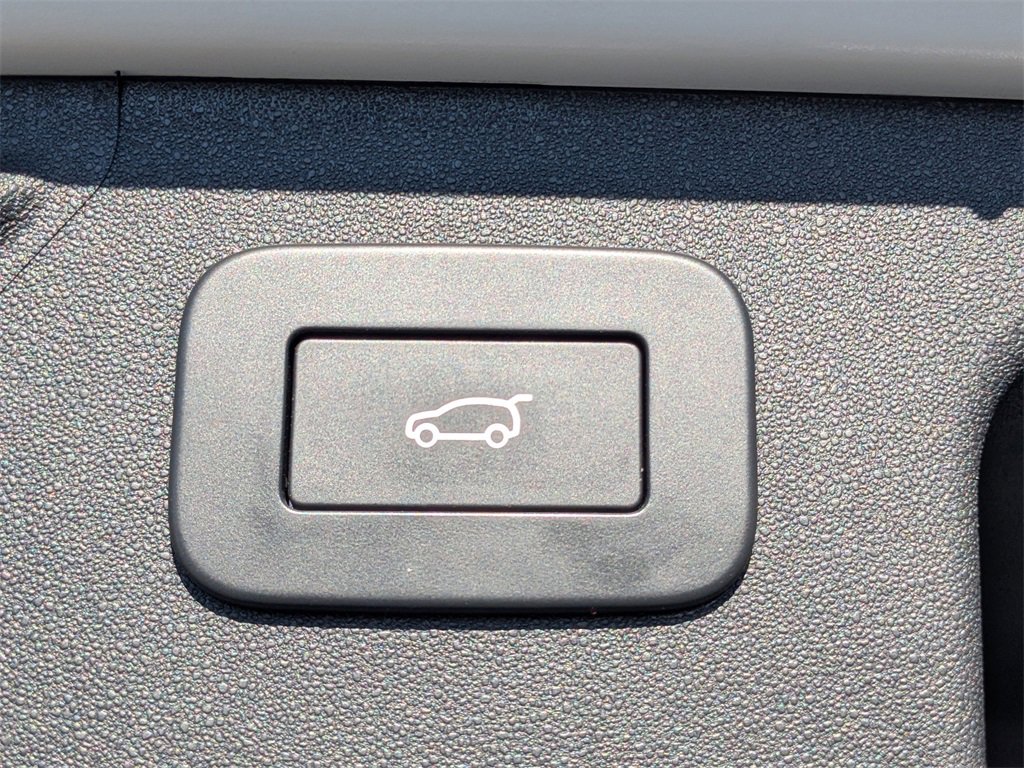 Used 2025 Land Rover Discovery Sport S image 12