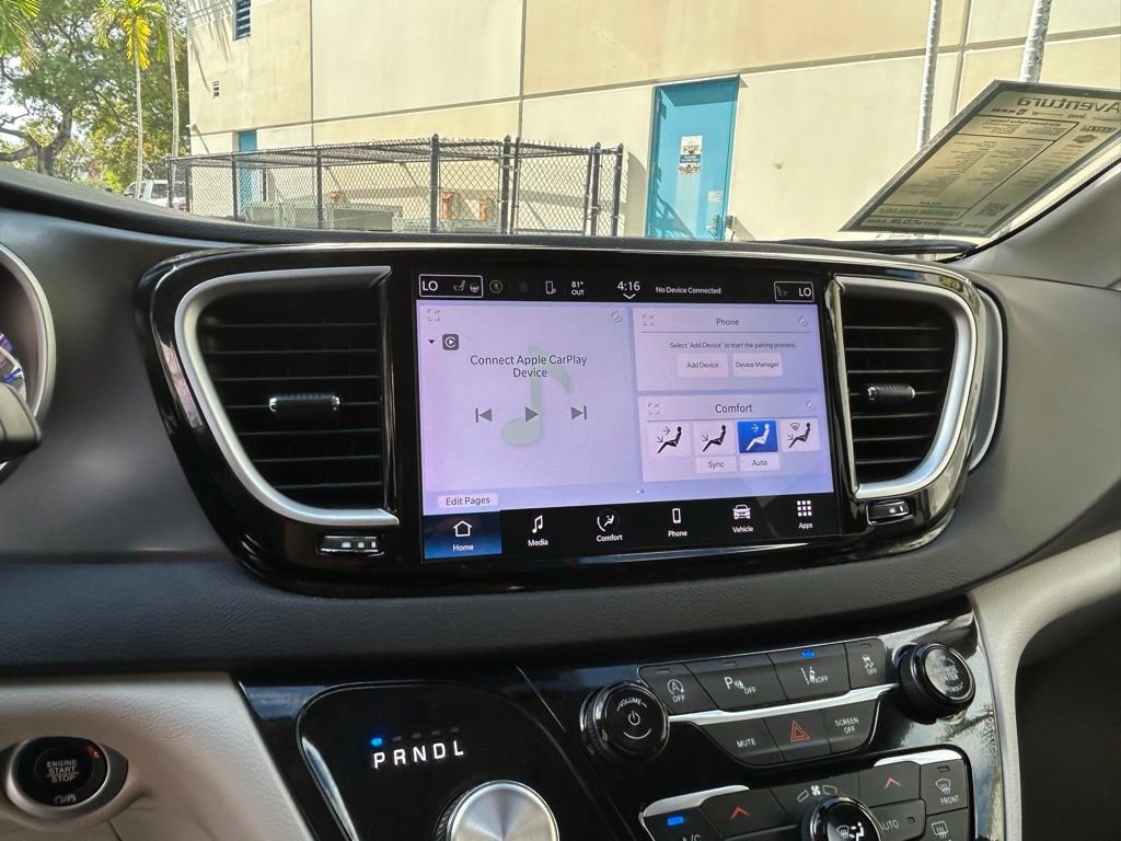 Certified 2024 Chrysler Pacifica Touring-L image 24