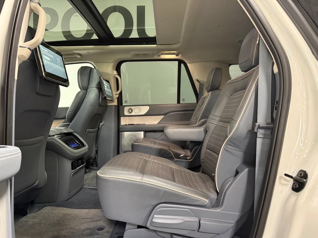 Used 2022 Lincoln Navigator L Black Label AWD/4WD image 10