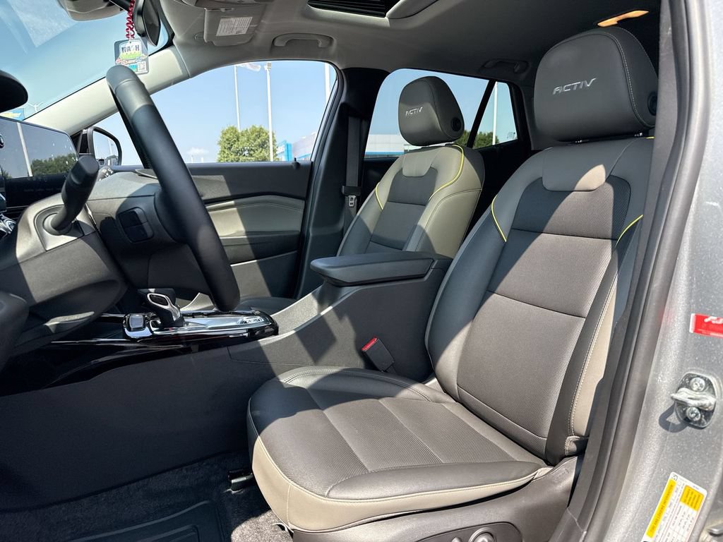 Used 2025 Chevrolet Trax ACTIV w/ Sunroof Package FWD image 11