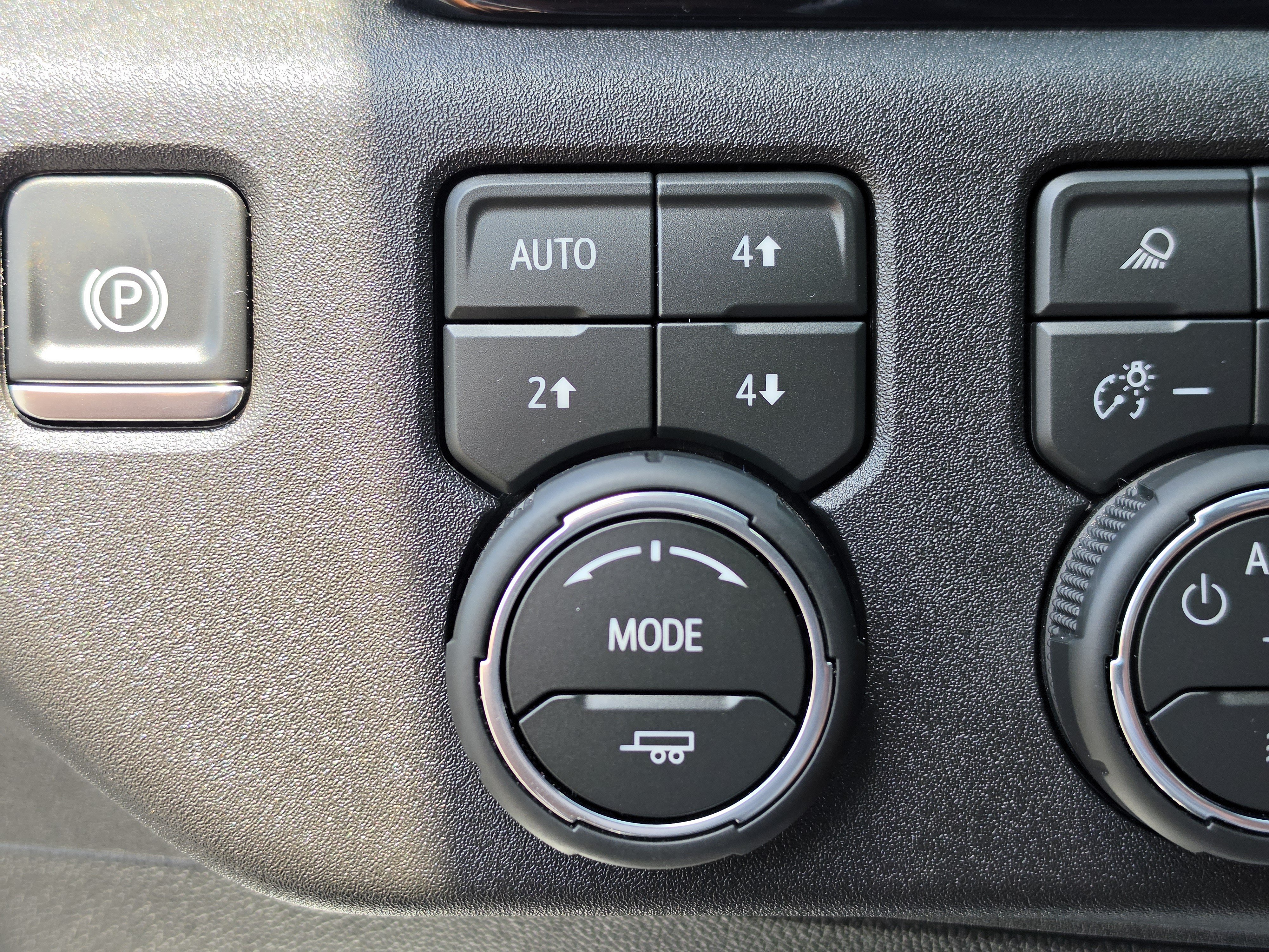 Used 2026 Chevrolet Silverado 3500 LTZ w/ LTZ Plus Package AWD/4WD image 32