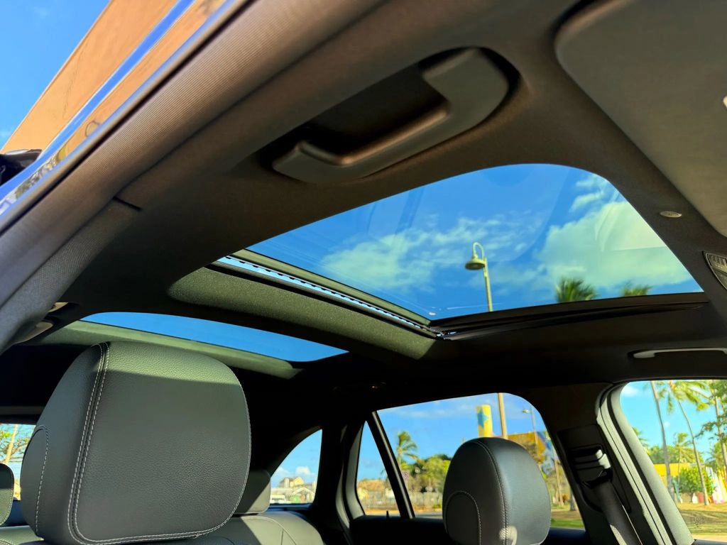 Used 2021 Mercedes-Benz GLC 300 w/ Premium Package image 17