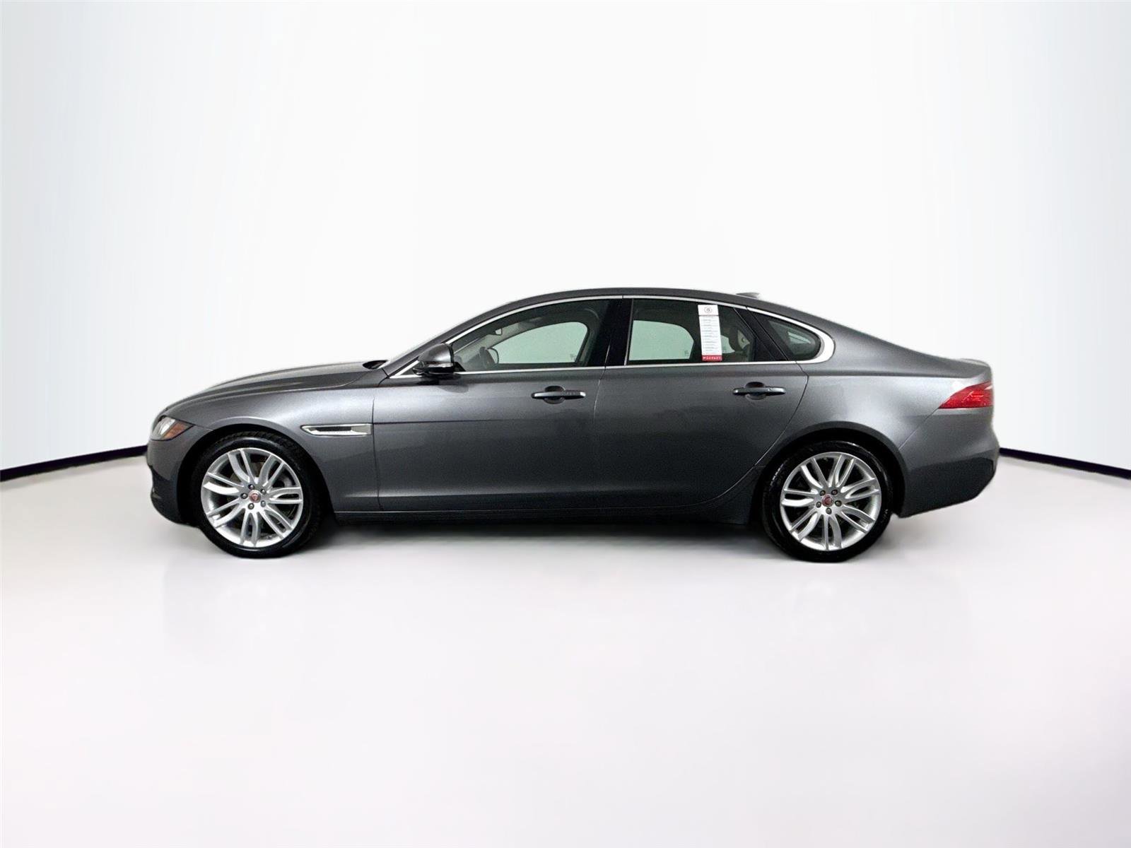 Used 2017 Jaguar XF Prestige image 14