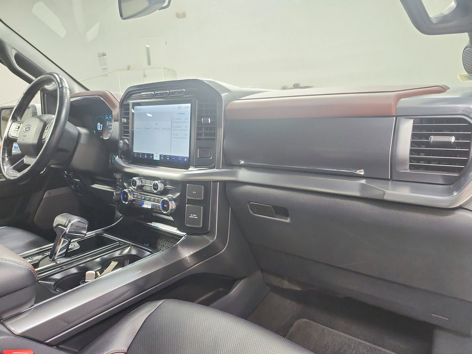 Used 2023 Ford F150 Lariat w/ Equipment Group 502A High image 43