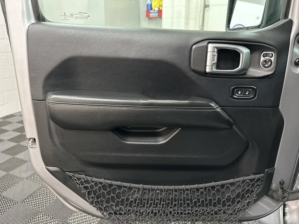 Used 2018 Jeep Wrangler Unlimited Sahara AWD/4WD image 18