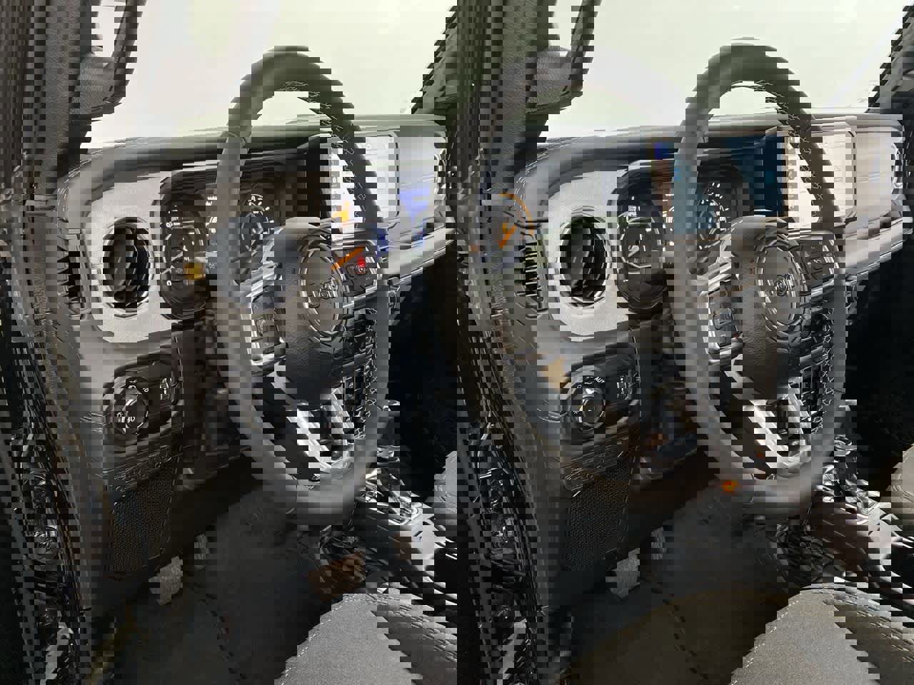 Used 2025 Jeep Wrangler Sahara image 2