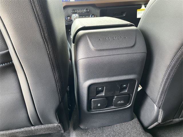 Used 2024 Ford Bronco Outer Banks w/ Sasquatch Package image 23