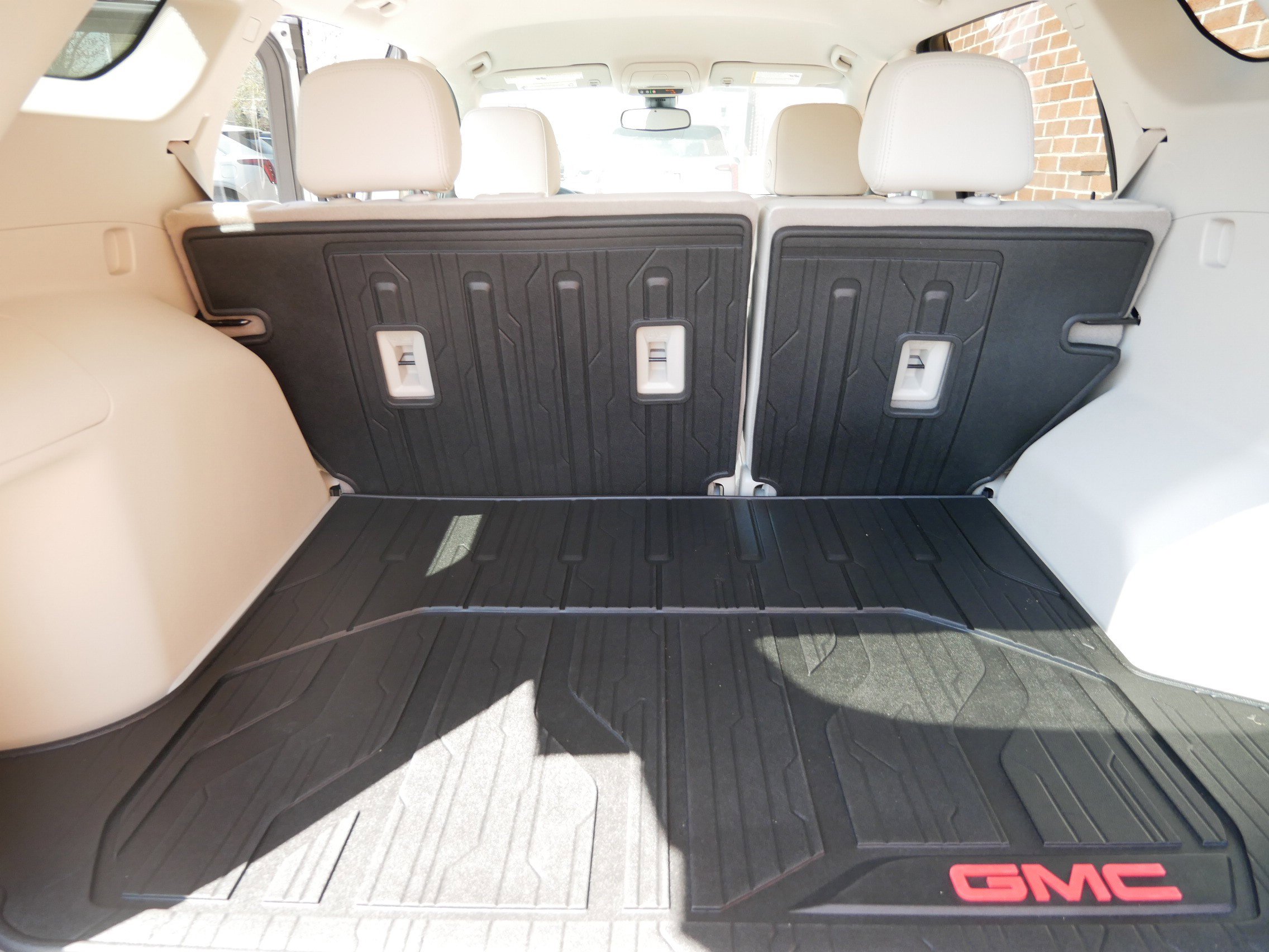 Used 2024 GMC Terrain Denali w/ Denali Premium Package AWD/4WD image 11