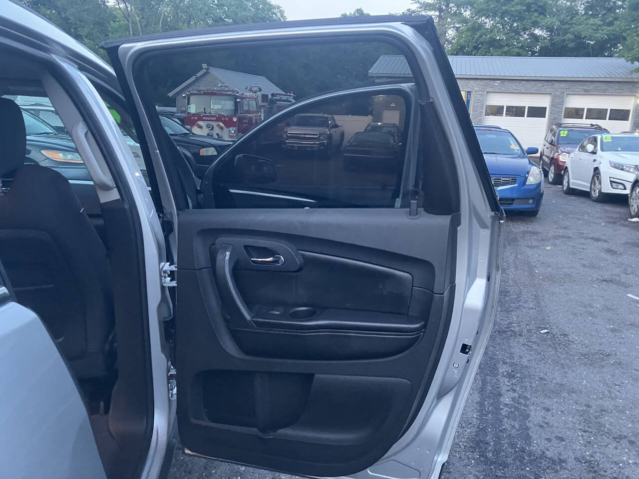 Used 2010 Chevrolet Traverse LT AWD/4WD image 38