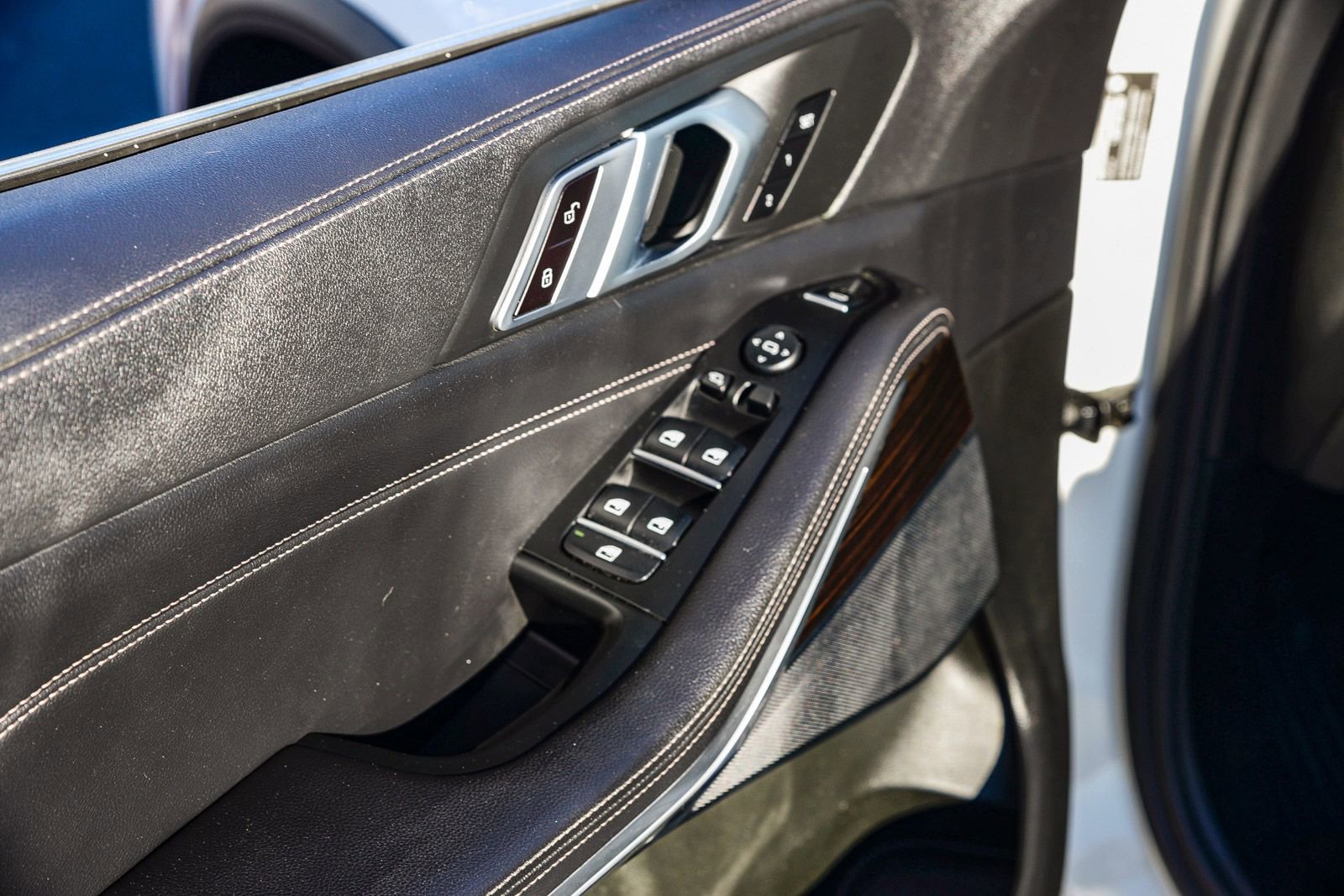 Used 2020 BMW X5 xDrive40i w/ Premium Package image 26