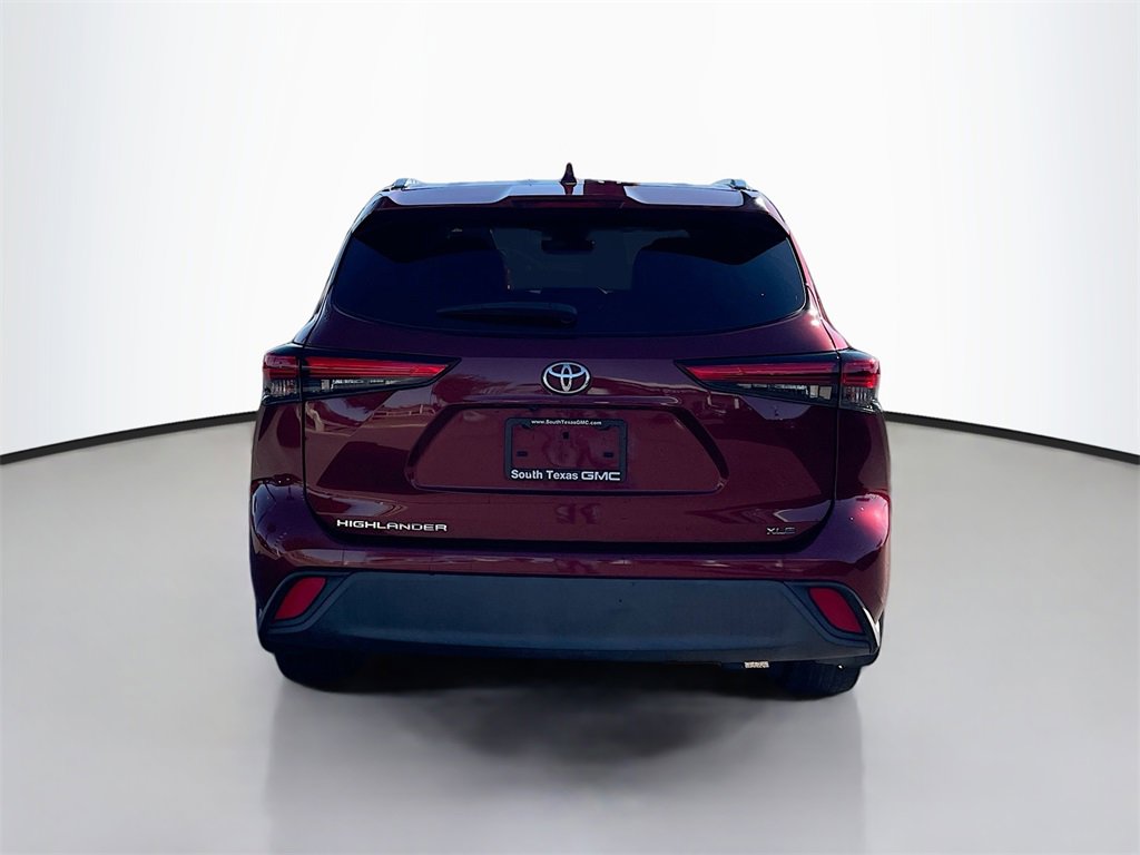 Used 2021 Toyota Highlander XLE image 6
