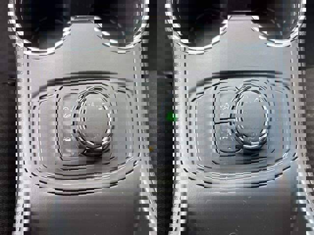 Used 2024 GMC Terrain SLE AWD/4WD image 15