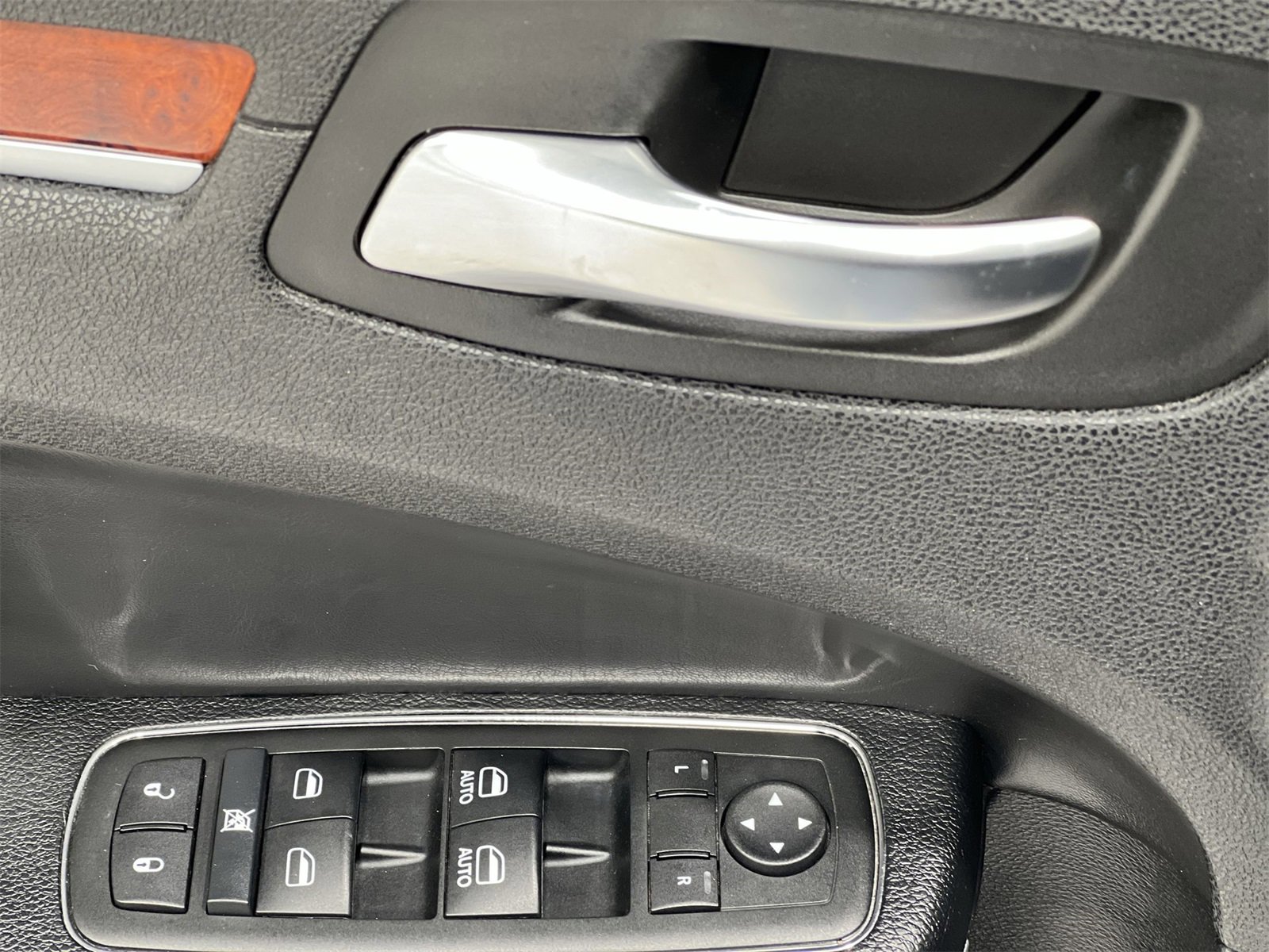 Used 2014 Chrysler 300 Base image 13