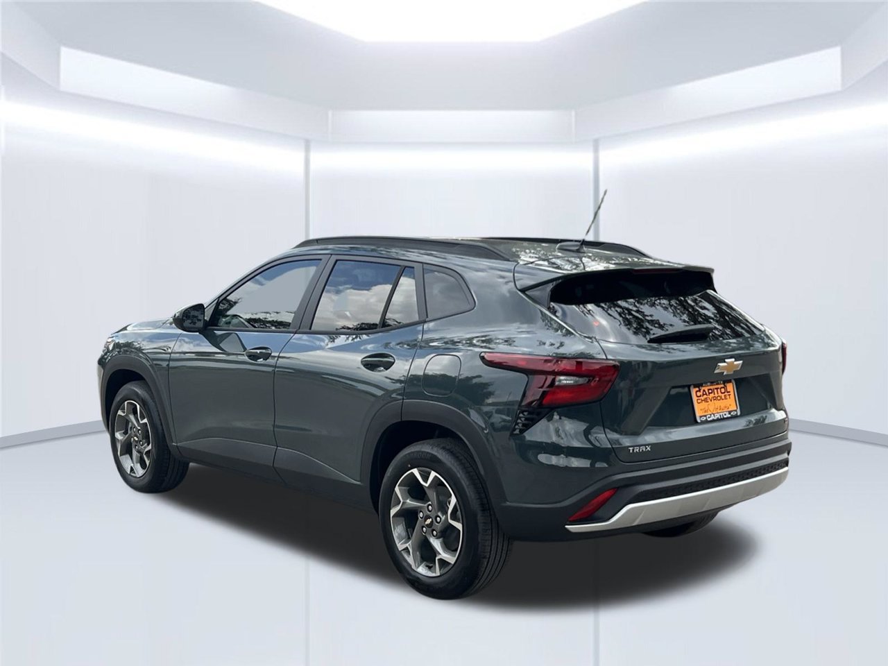 New 2026 Chevrolet Trax LT w/ LT Convenience Package FWD image 3