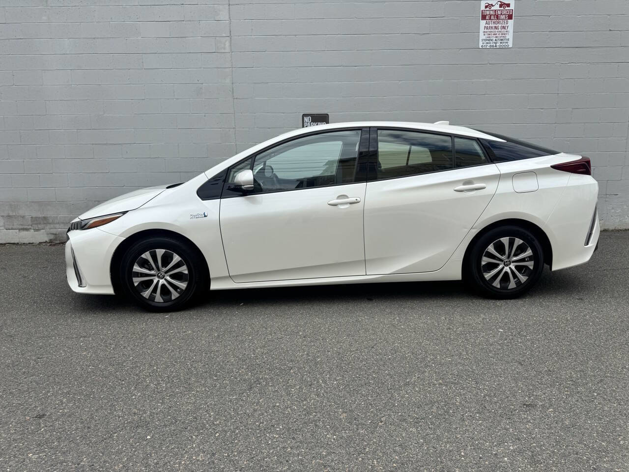 Used 2020 Toyota Prius Prime LE FWD image 4