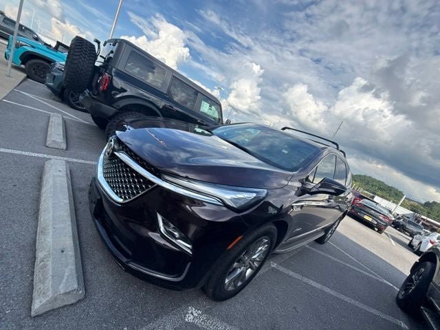 Used 2022 Buick Enclave Avenir w/ Avenir Technology Package AWD/4WD image 10