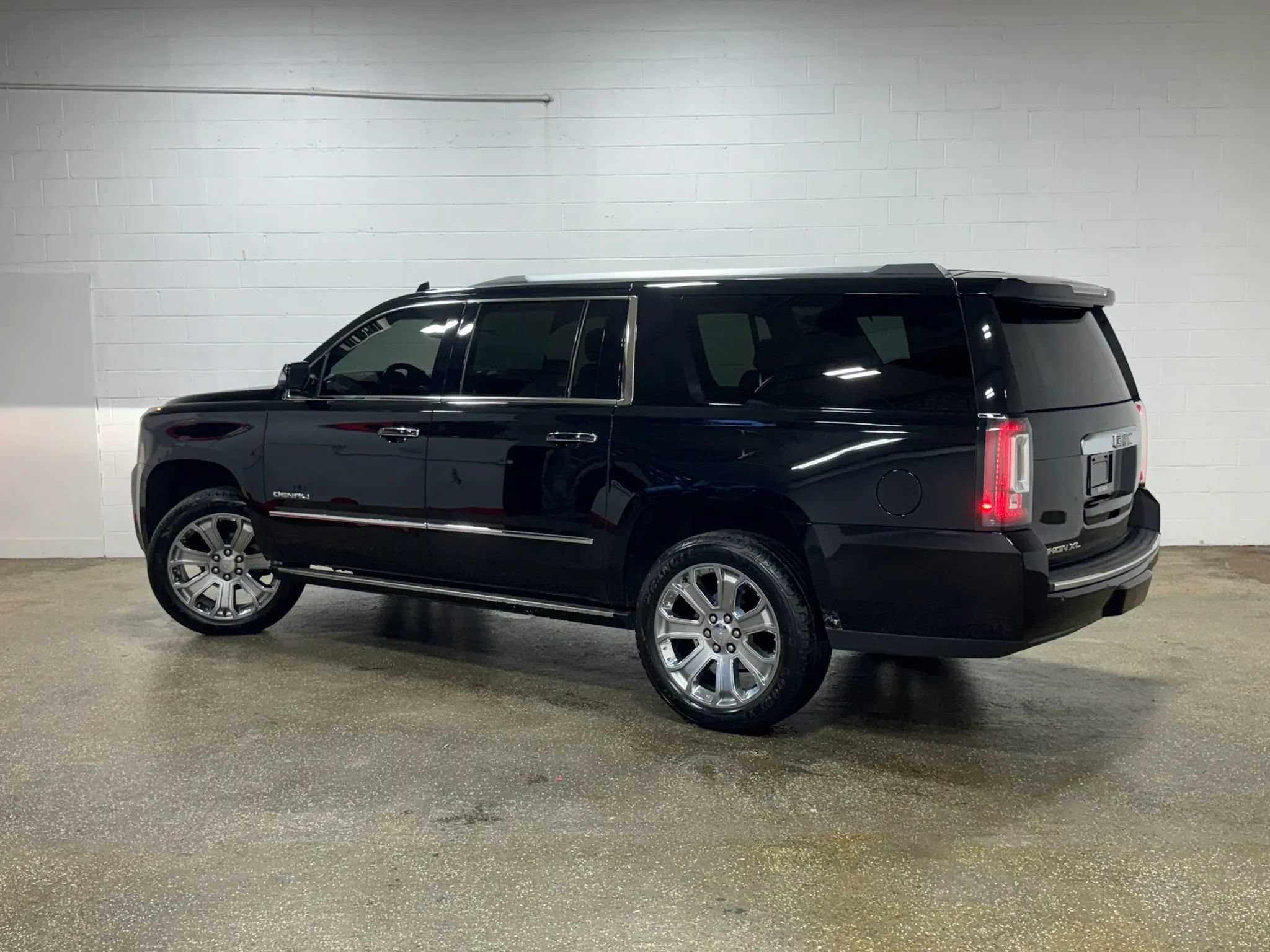 Used 2018 GMC Yukon XL Denali w/ Denali Ultimate Package AWD/4WD image 5