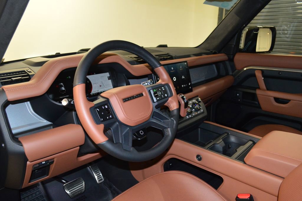 Certified 2025 Land Rover Defender 110 AWD/4WD image 4
