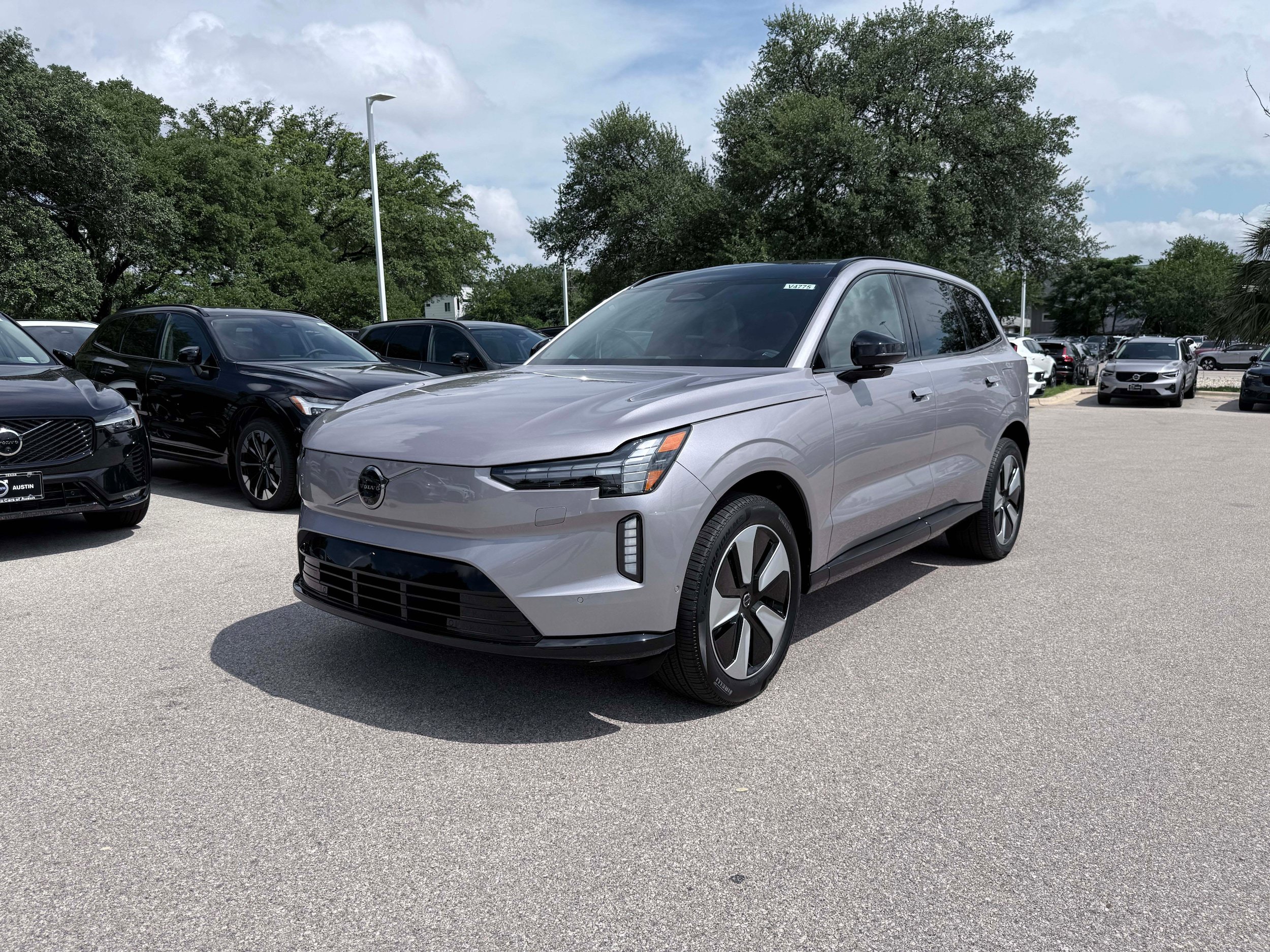 New 2026 Volvo EX90 Plus RWD image 2