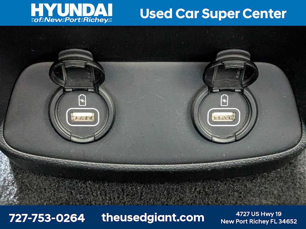 Used 2020 Hyundai Santa Fe SE image 16