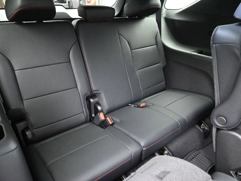 New 2026 Chevrolet Traverse Z71 w/ Driver Confidence Package image 9
