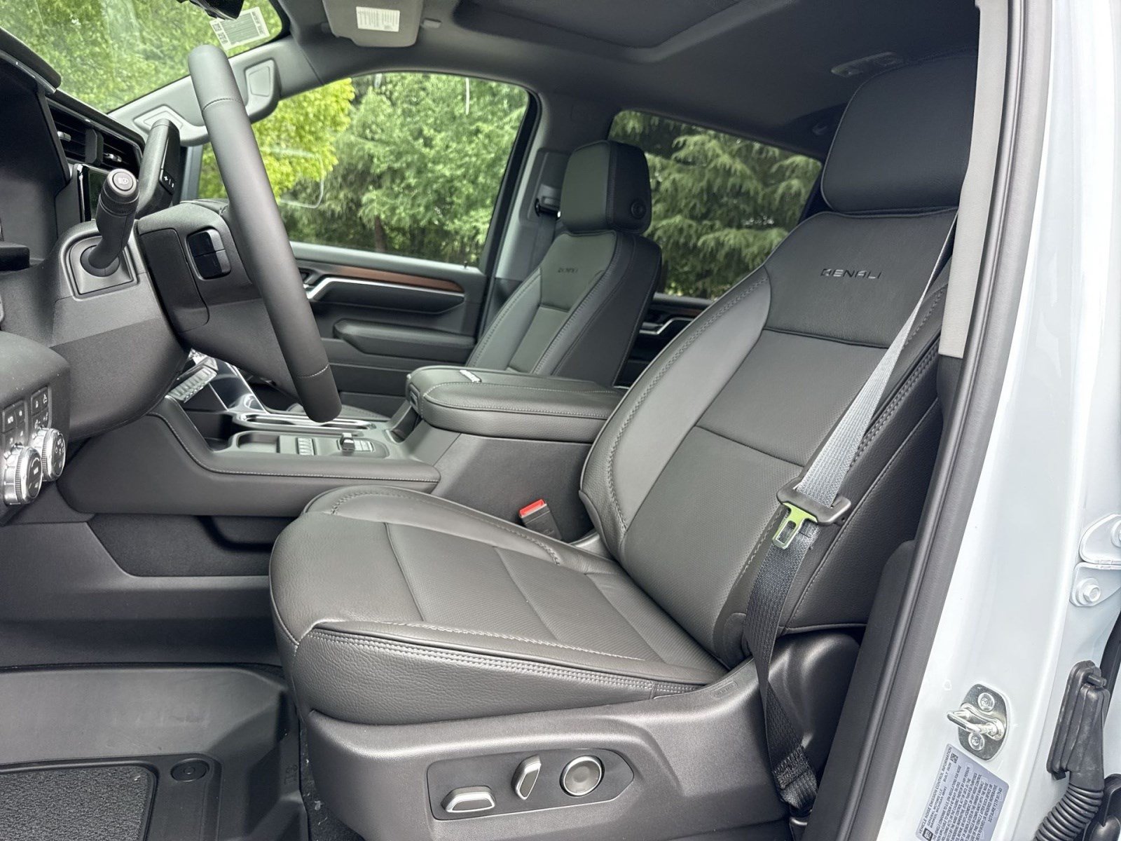 New 2026 GMC Sierra 2500 Denali w/ Denali Reserve Package AWD/4WD image 11