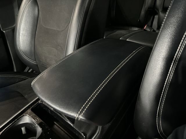 Used 2020 Ford Edge ST image 25