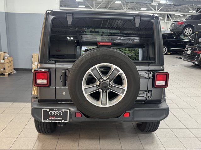 Used 2018 Jeep Wrangler Unlimited Sahara w/ Dual Top Group AWD/4WD image 6