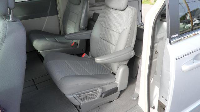 Used 2010 Chrysler Town & Country LX w/ Entertainment Group #1 FWD image 16