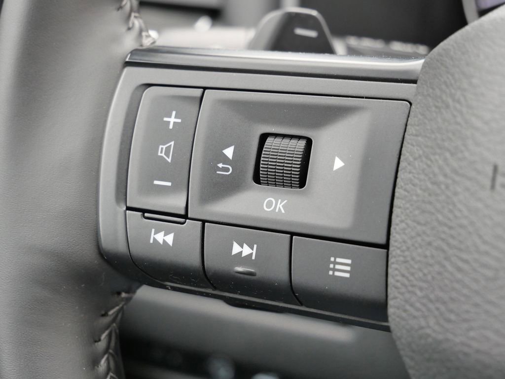 Used 2025 Nissan Rogue SV AWD/4WD image 41