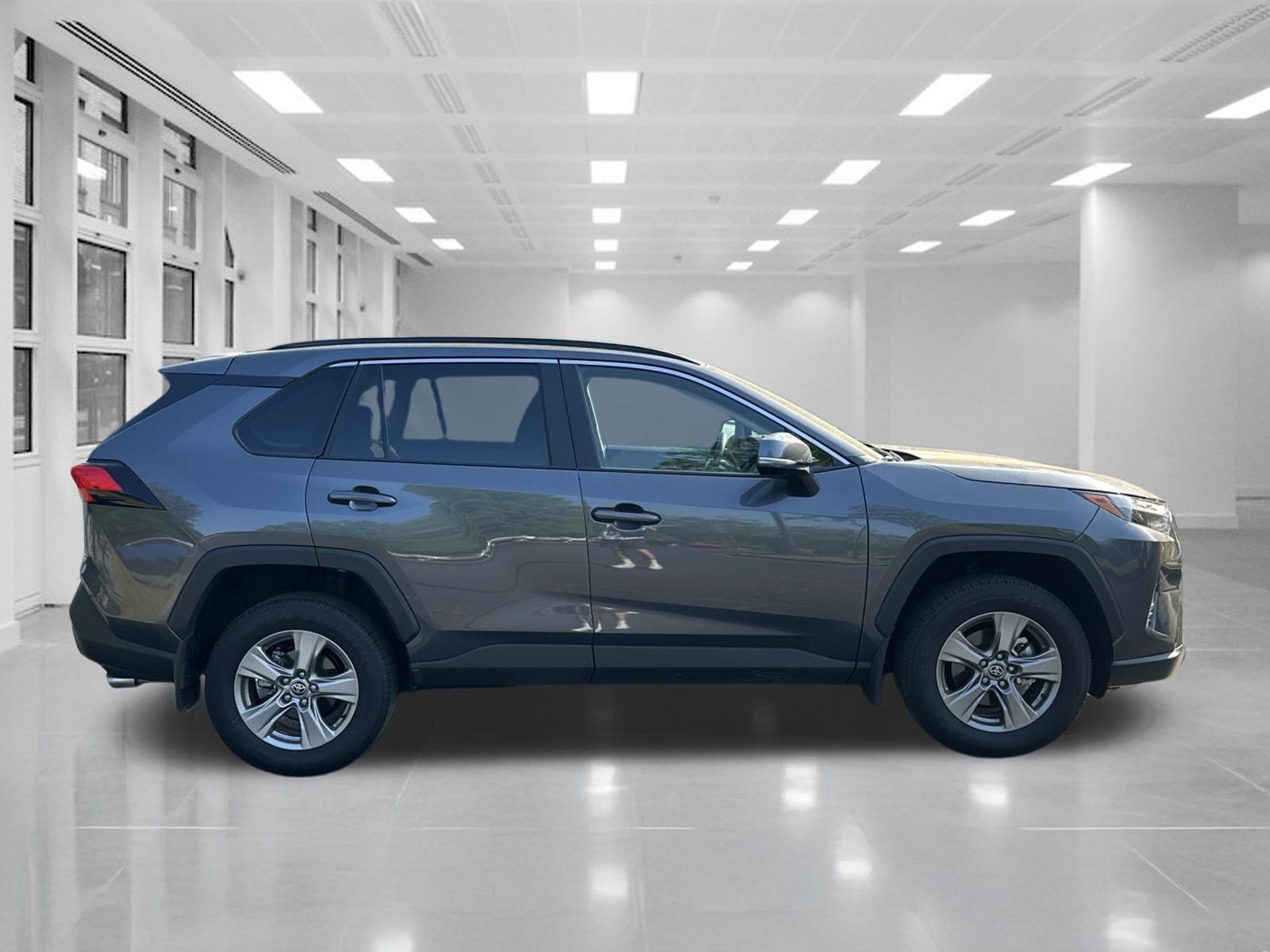 Used 2025 Toyota RAV4 XLE w/ Convenience Package FWD image 4
