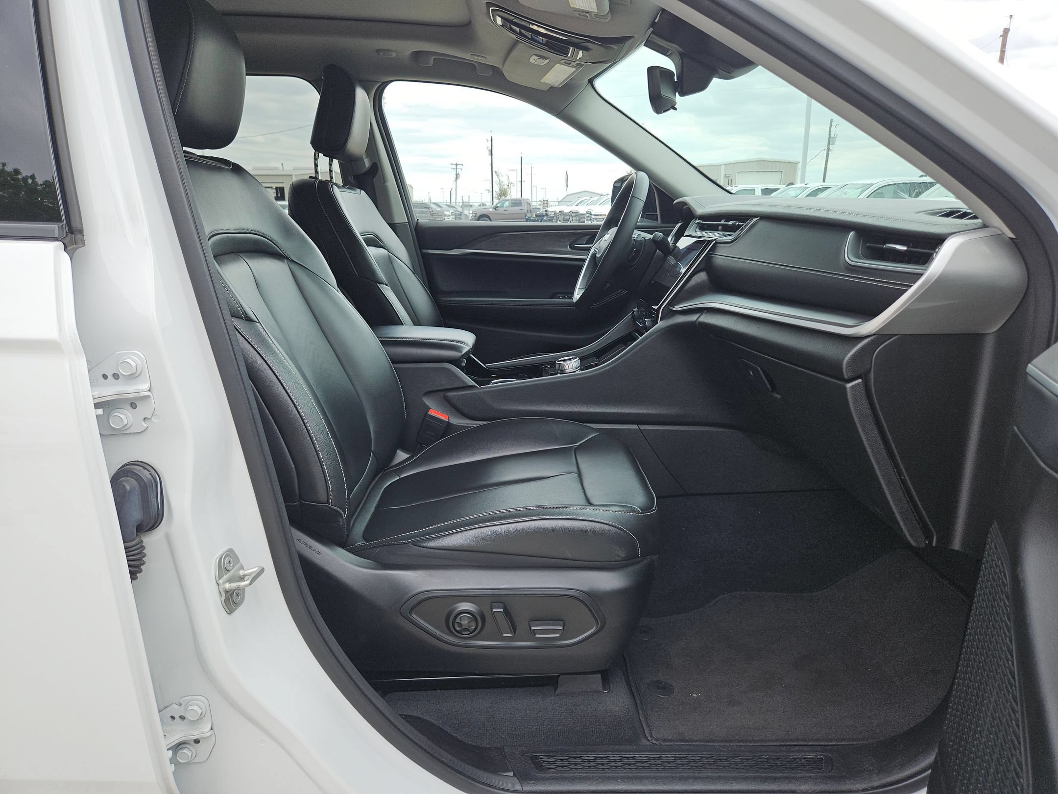 Used 2023 Jeep Grand Cherokee Limited RWD image 27